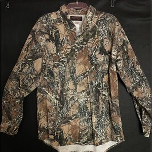 True timber mens XL camo shirt.